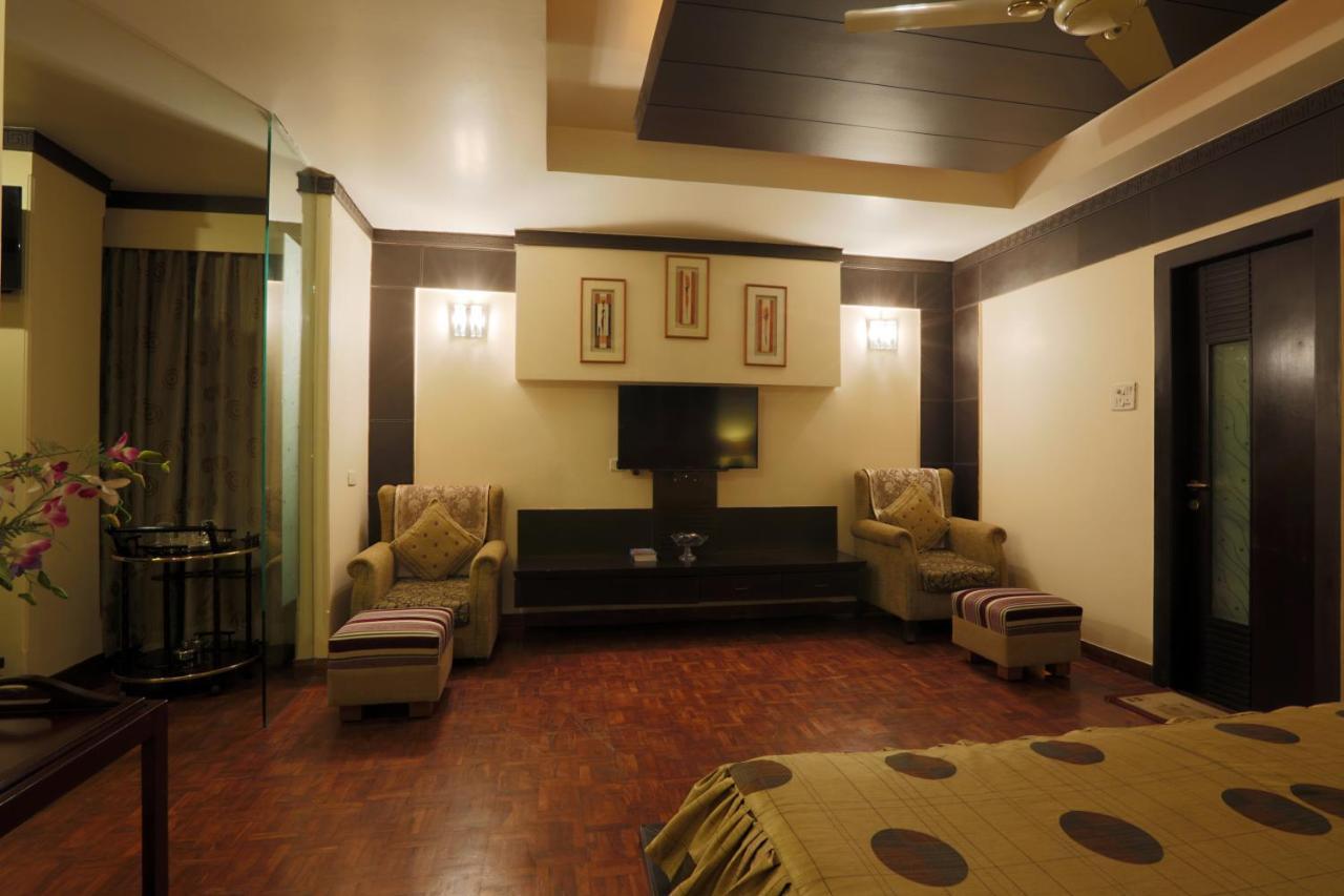 Hotel The Manor - A Boutique Hotel Jorhāt المظهر الخارجي الصورة