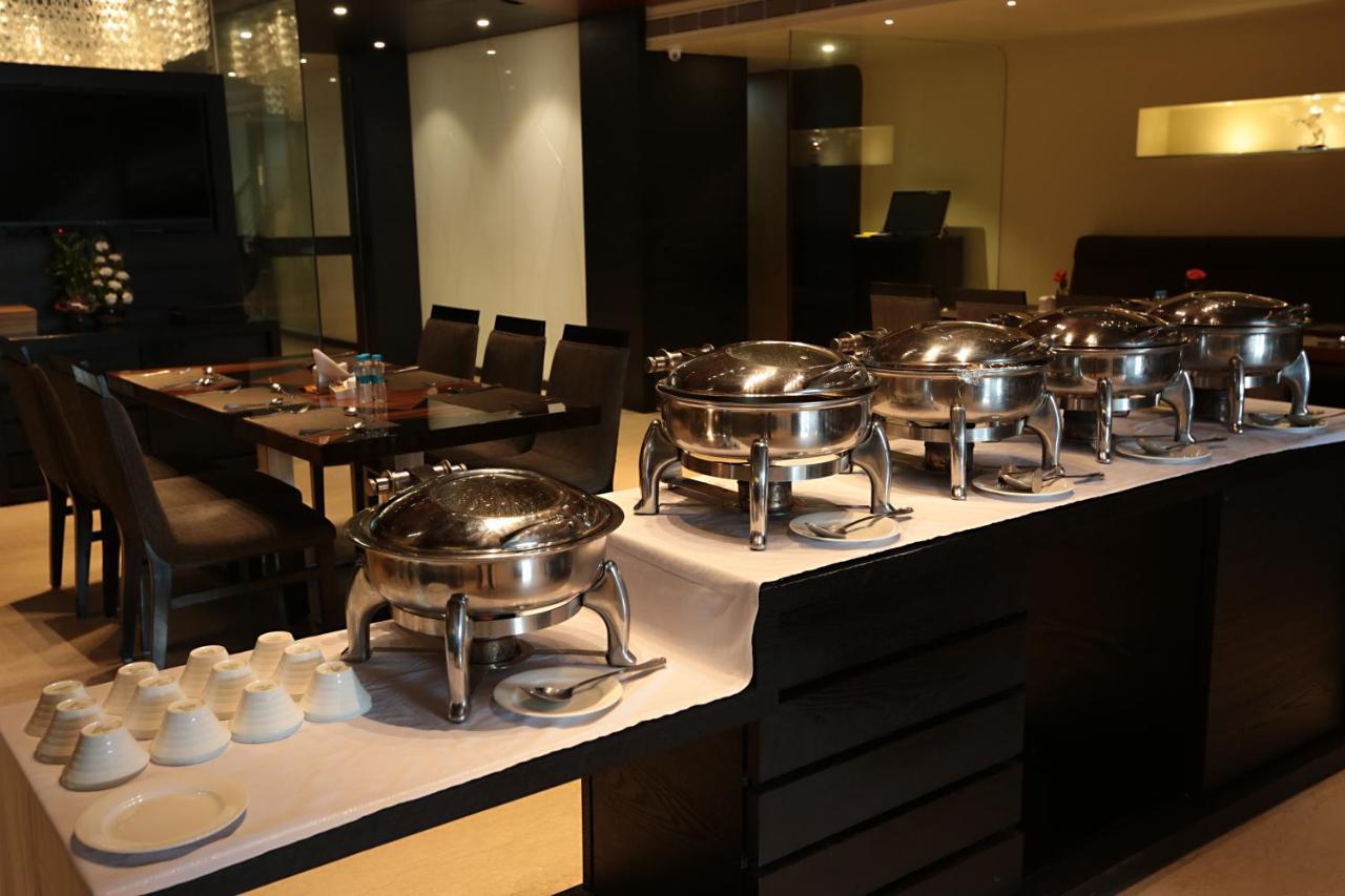 Hotel The Manor - A Boutique Hotel Jorhāt المظهر الخارجي الصورة