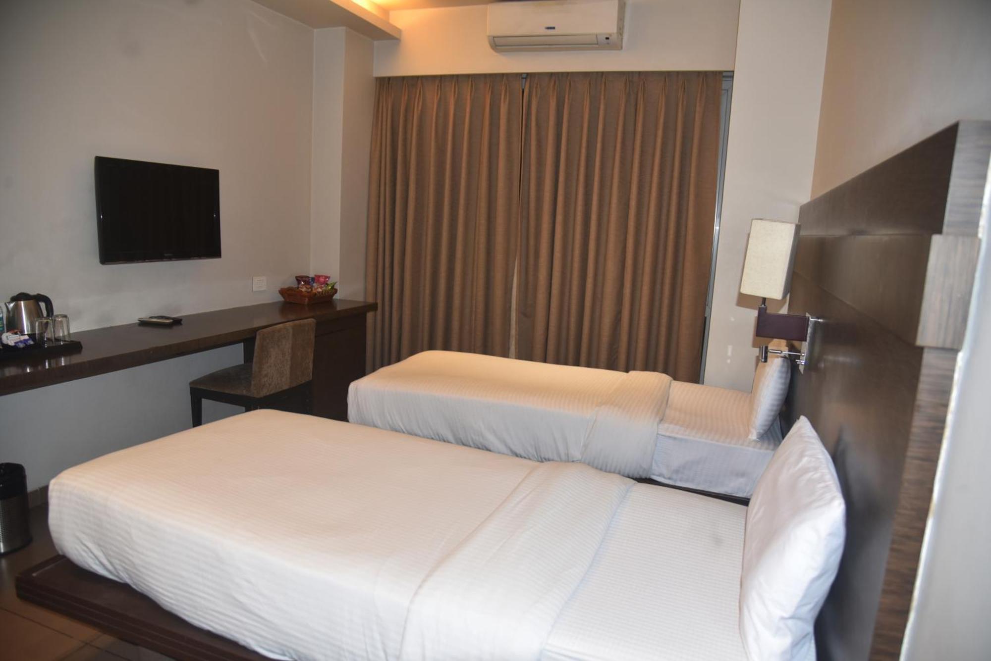 Hotel The Manor - A Boutique Hotel Jorhāt المظهر الخارجي الصورة