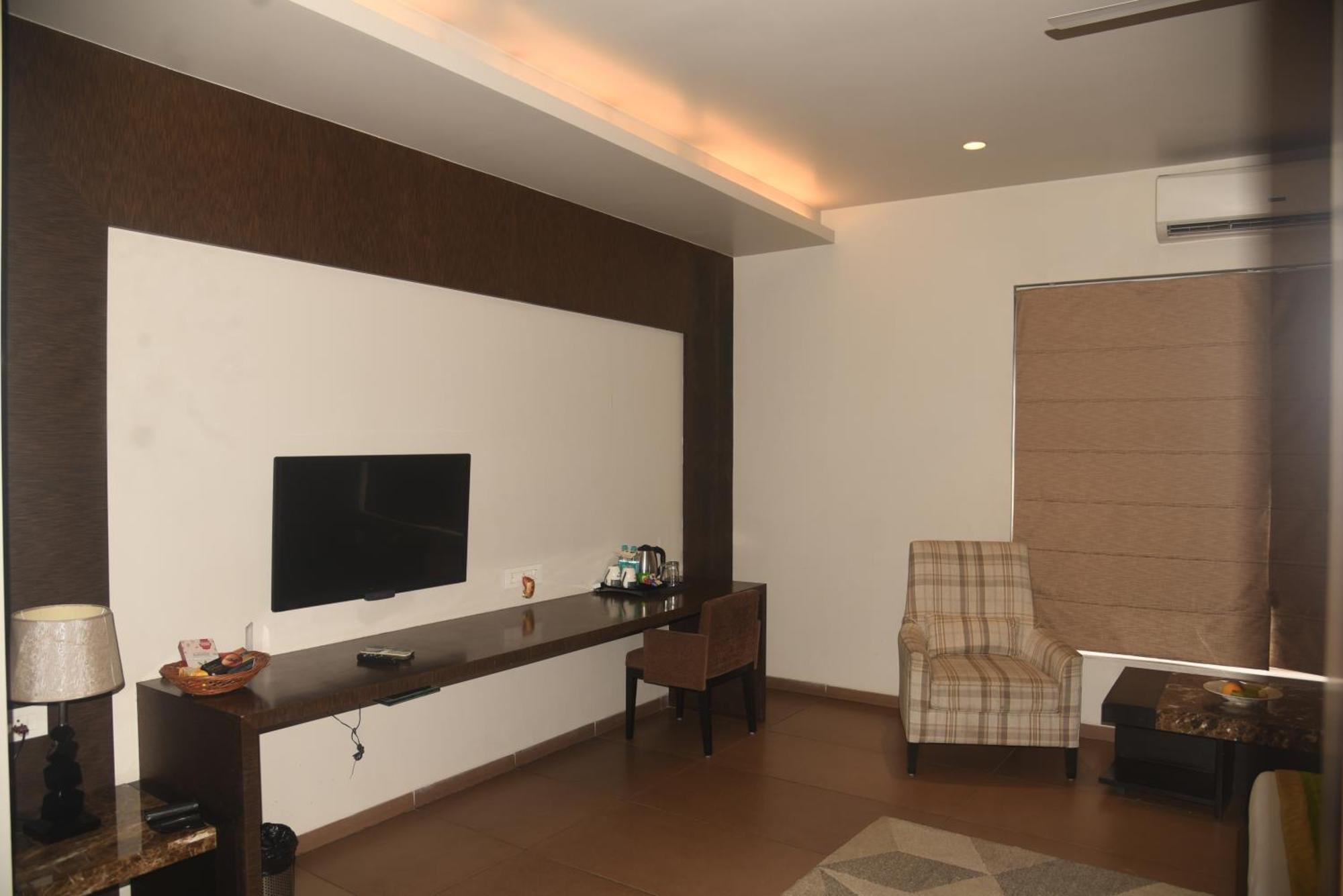 Hotel The Manor - A Boutique Hotel Jorhāt المظهر الخارجي الصورة